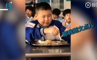 男孩秒变优雅boy,男孩儿吃饭太香被发现秒变优雅boy如何管理孩子的饮食?